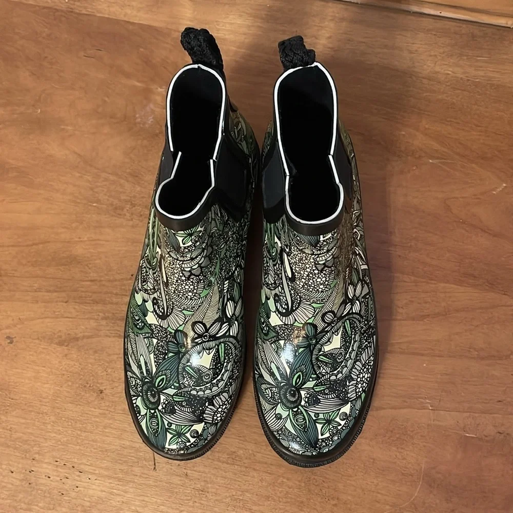 SAKROOTS Rhyme Ankle Rain Boots Size 7